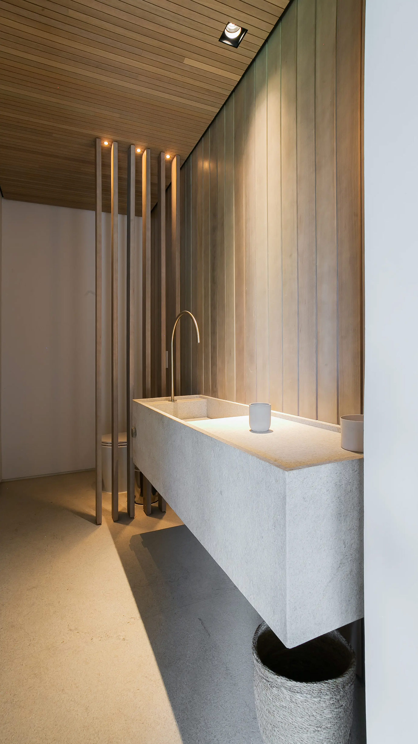 jacobsen-sigla-toalete-bancada-cuba-moldada-granito-branco-siena-di-marmore