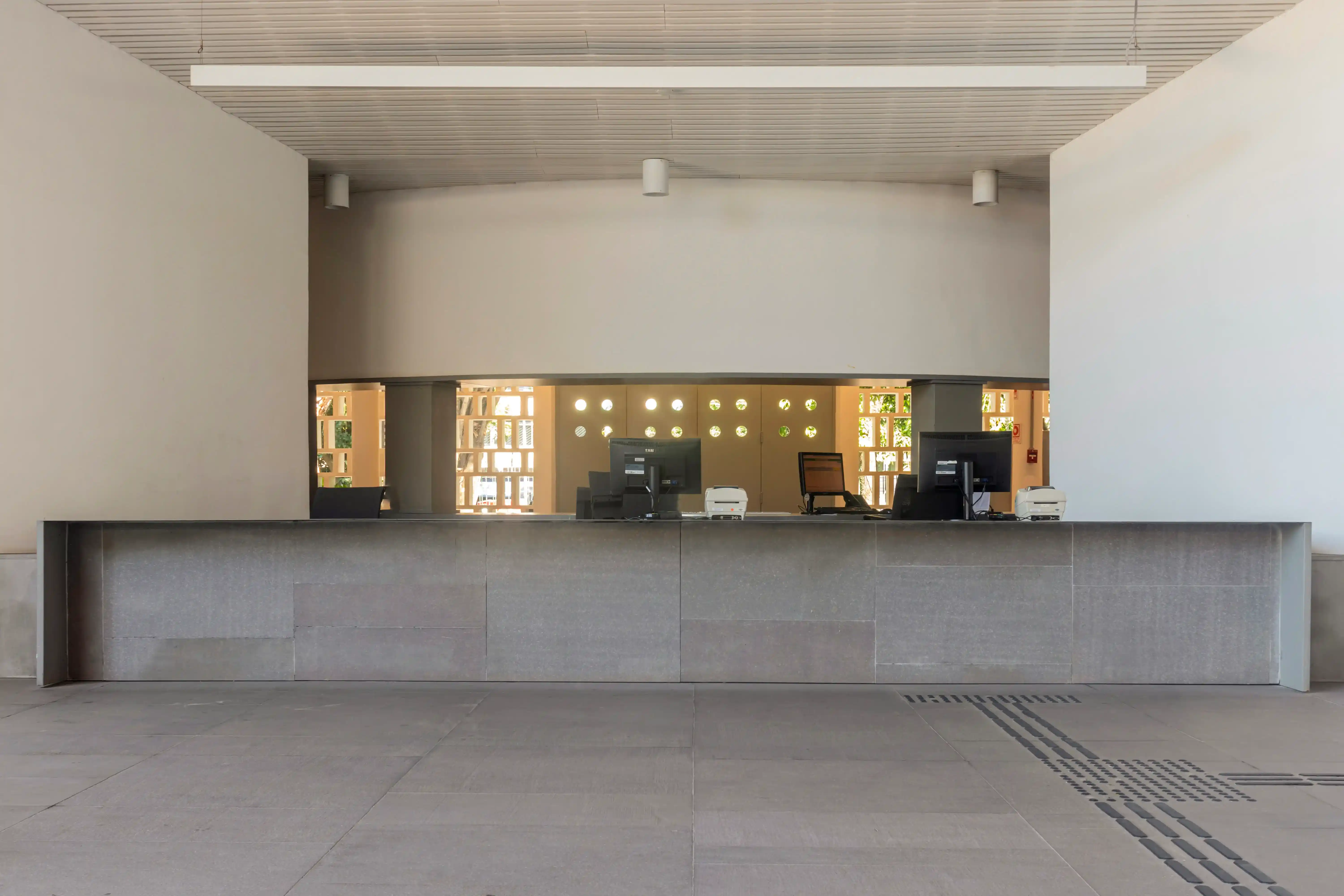 afonso-franca-pinacoteca-contemporanea-piso-bancada-escada-banco-basalto-di-marmore
