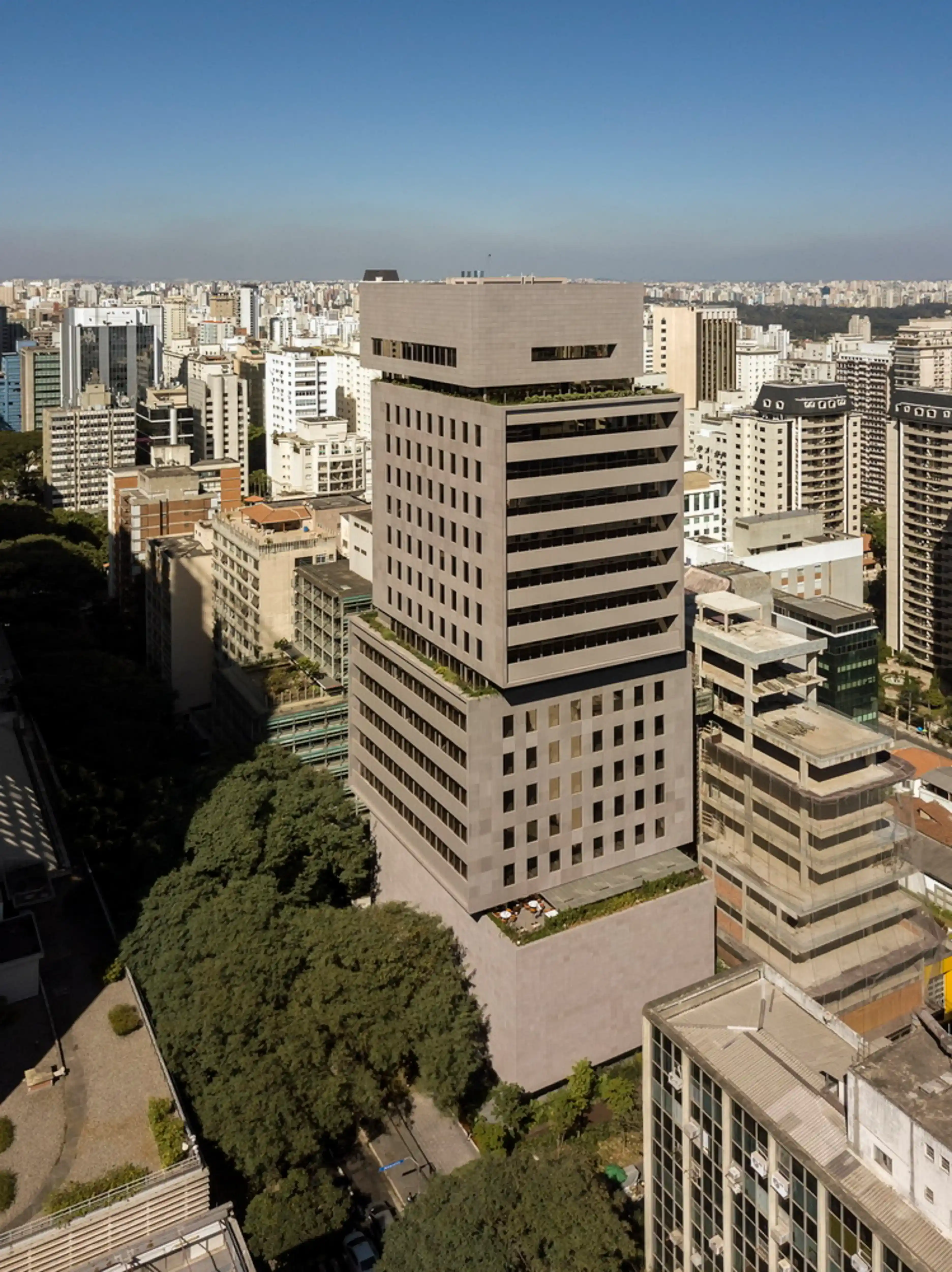 bn-engenharia-edificio-santos-augusta-1-piso-paredes-teto-granito-cinza-abbsoluto-granito-cinza-andorinha-di-marmore